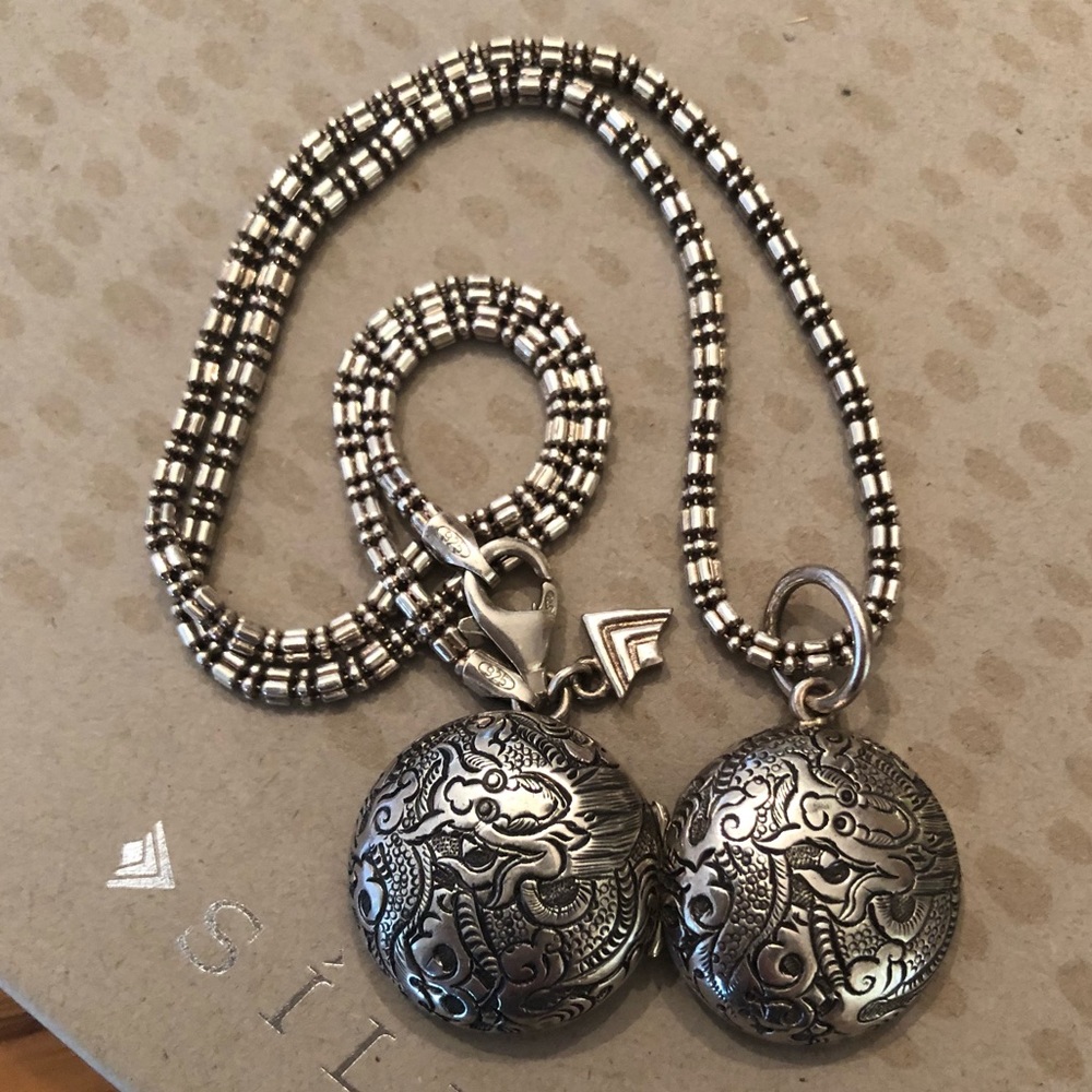 Vintage Silpada Etched Sterling Dragon Locket Necklace - Picture 9 of 16